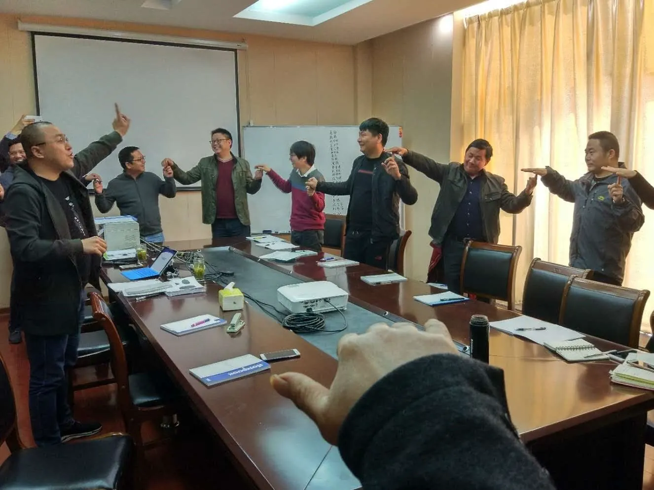 第三,搭建辅导平台,强化宣传引导。